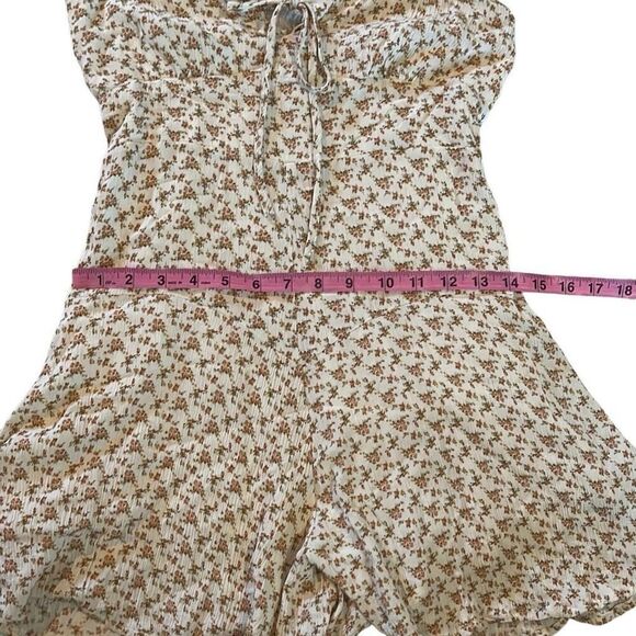 Illa Illa Floral Romper - Picture 9 of 11